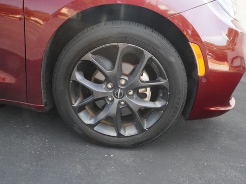 Used 2022 Chrysler Pacifica Limited w/ S Appearance Package FWD image 38