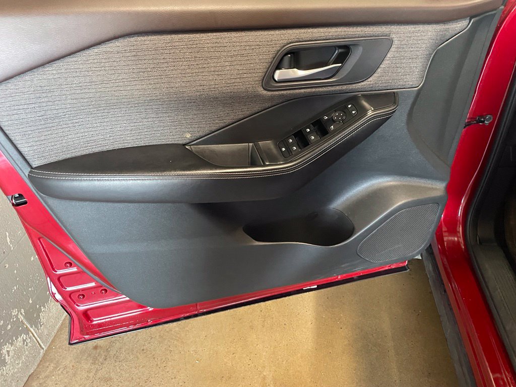 Certified 2023 Nissan Rogue SV FWD image 9
