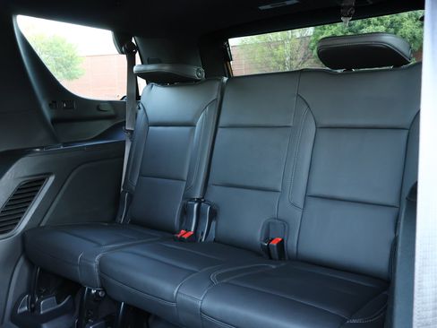 Used 2022 Chevrolet Tahoe Z71 w/ Luxury Package AWD/4WD image 26