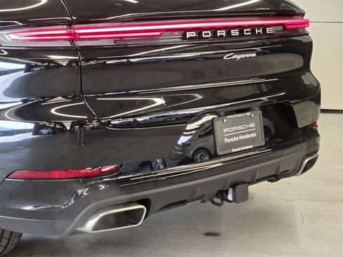 Used 2025 Porsche Cayenne Base image 9