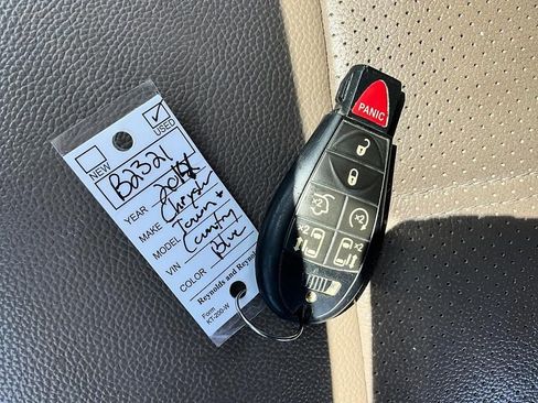 Used 2014 Chrysler Town & Country Touring-L w/ Driver Convenience Group FWD image 36