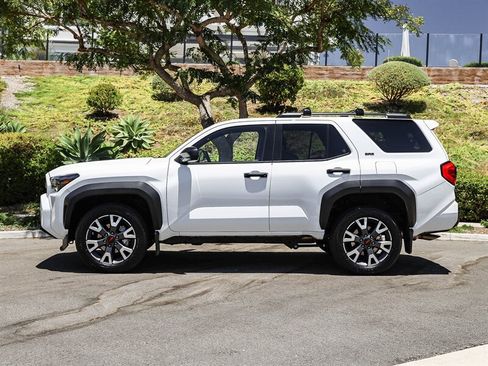 Used 2025 Toyota 4Runner SR5 AWD/4WD image 2
