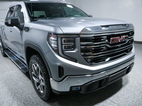 Used 2024 GMC Sierra 1500 SLT w/ SLT Premium Plus Package AWD/4WD image 5