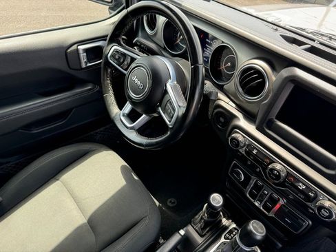 Used 2020 Jeep Wrangler Unlimited Sahara AWD/4WD image 25