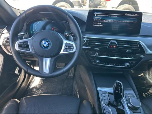 Used 2023 BMW 530e w/ M Sport Package image 20
