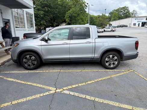 Used 2018 Honda Ridgeline RTL-T image 2