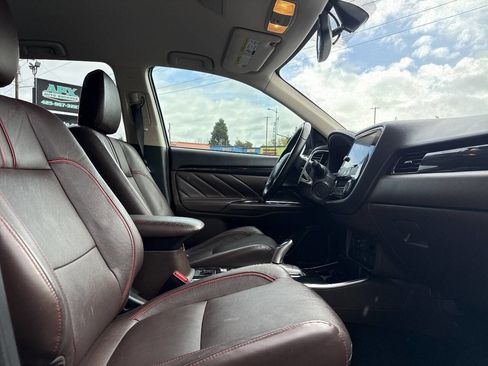 Used 2018 Mitsubishi Outlander SEL AWD/4WD image 16