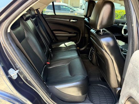 Used 2016 Chrysler 300 C RWD image 15