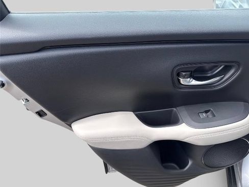 Used 2023 Honda HR-V LX image 19