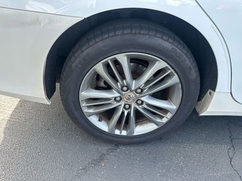 Used 2016 Toyota Camry SE image 4