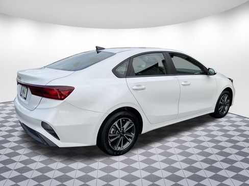 Used 2024 Kia Forte LXS image 3