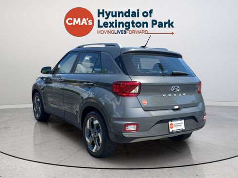 Certified 2025 Hyundai Venue SEL FWD image 5