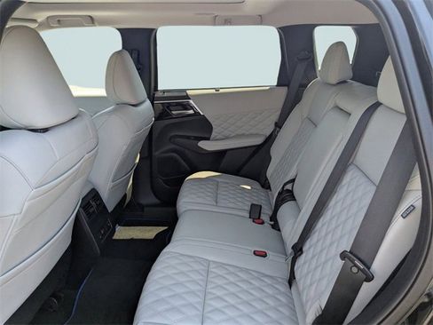 New 2025 Mitsubishi Outlander SEL image 13