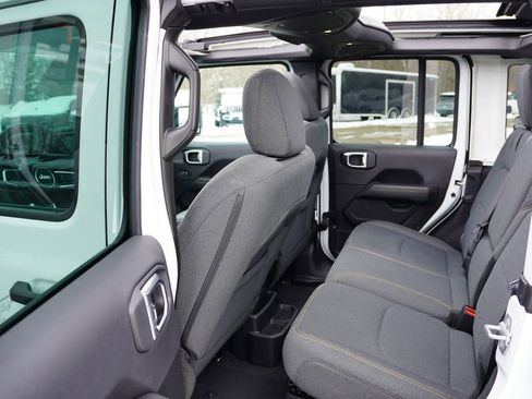 Certified 2025 Jeep Wrangler Unlimited Sahara w/ Safety Group image 18