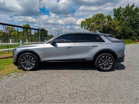 Used 2024 Cadillac Lyriq Sport AWD/4WD image 9