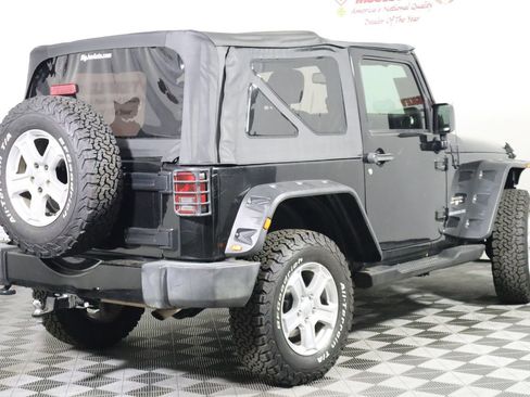 Used 2017 Jeep Wrangler Sahara w/ Connectivity Group image 7