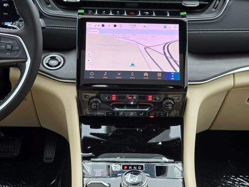 New 2025 Jeep Grand Cherokee Limited AWD/4WD image 30