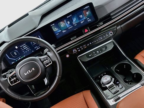 Used 2025 Kia Carnival SX Prestige FWD image 18