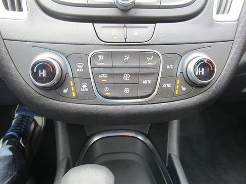 Used 2024 Chevrolet Malibu LT image 28