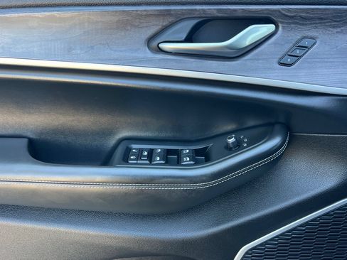 Used 2022 Jeep Grand Cherokee L Limited RWD image 12