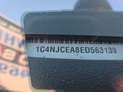 Used 2014 Jeep Compass Latitude FWD image 24