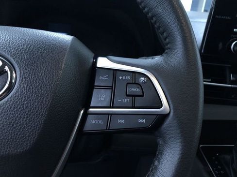 Used 2021 Toyota Sienna XLE image 27