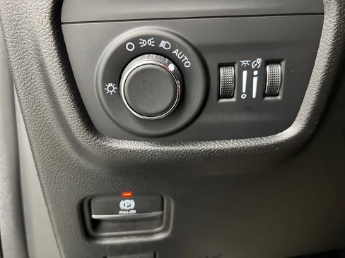 Used 2025 Jeep Grand Cherokee Altitude AWD/4WD image 46