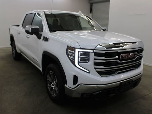 Used 2025 GMC Sierra 1500 SLT AWD/4WD image 6