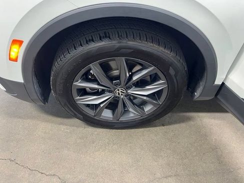 Used 2024 Volkswagen Tiguan SE FWD image 31