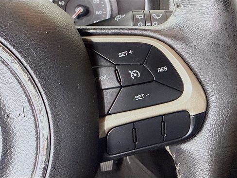 Used 2016 Jeep Renegade Limited FWD image 15