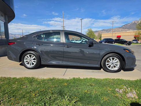 Used 2025 Toyota Camry LE image 4