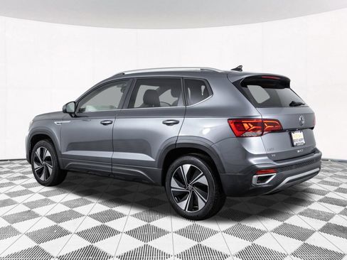 Used 2024 Volkswagen Taos SE w/ Panoramic Sunroof Package AWD/4WD image 16