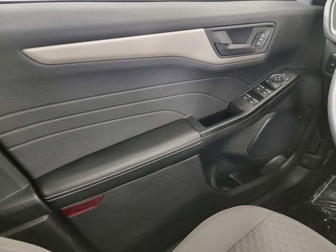 Used 2022 Ford Escape SE w/ SE Sport Appearance Package image 31