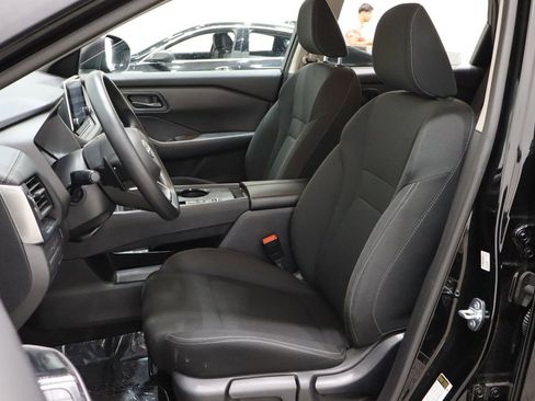 Used 2024 Nissan Rogue S image 10