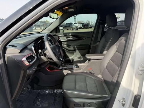 Used 2023 Chevrolet TrailBlazer RS w/ Convenience Package image 9