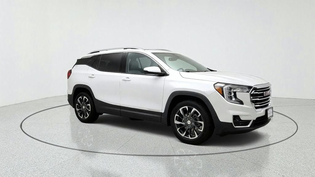 Used 2023 GMC Terrain SLT w/ LPO, Floor Liner Package AWD/4WD image 3