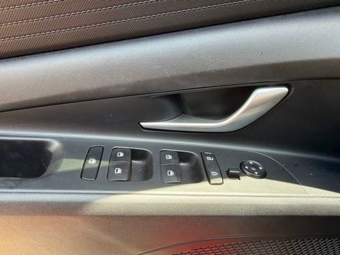 Used 2023 Hyundai Elantra SEL FWD image 11