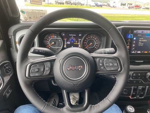 New 2025 Jeep Gladiator Sport AWD/4WD image 15