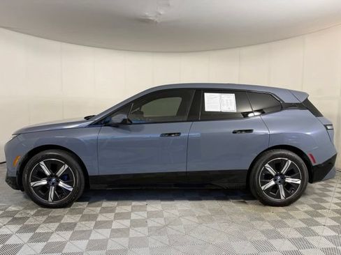 Used 2023 BMW iX xDrive50 w/ Sport Package AWD/4WD image 3
