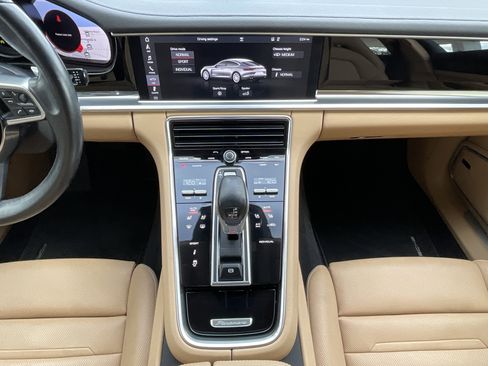 Used 2019 Porsche Panamera 4 image 15