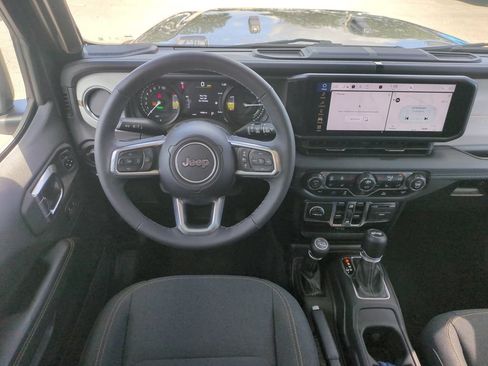 Used 2025 Jeep Wrangler Unlimited Sahara AWD/4WD image 17
