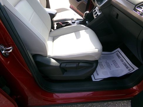 Used 2018 Volkswagen Tiguan SE image 23