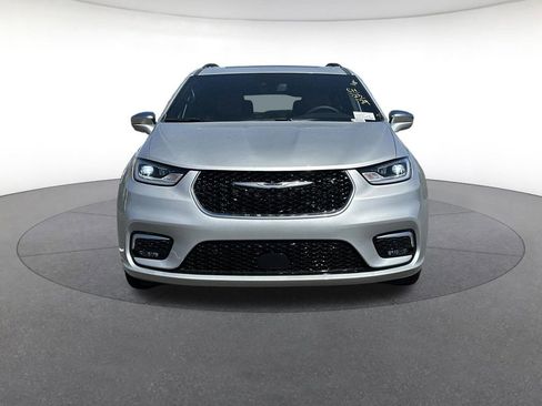 Used 2024 Chrysler Pacifica Pinnacle image 9