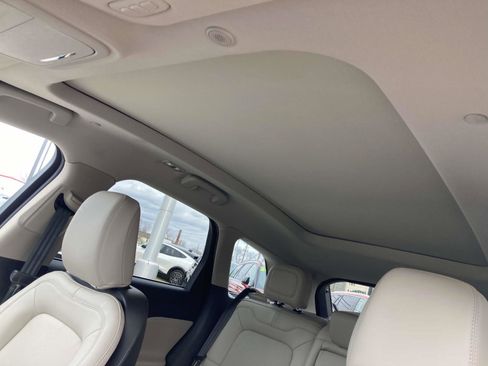 New 2026 Lincoln Corsair Premiere image 22