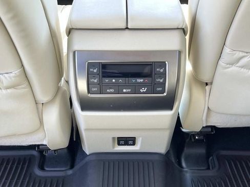 Used 2022 Lexus GX 460 Premium w/ Accessory Package image 17