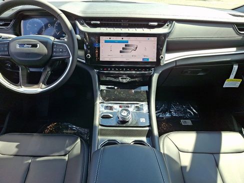 New 2026 Jeep Grand Cherokee L Limited AWD/4WD image 11