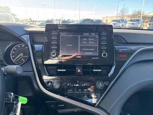 Used 2022 Toyota Camry SE image 16