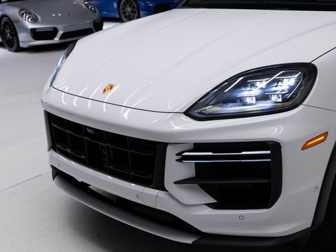 Certified 2024 Porsche Cayenne Turbo GT image 33