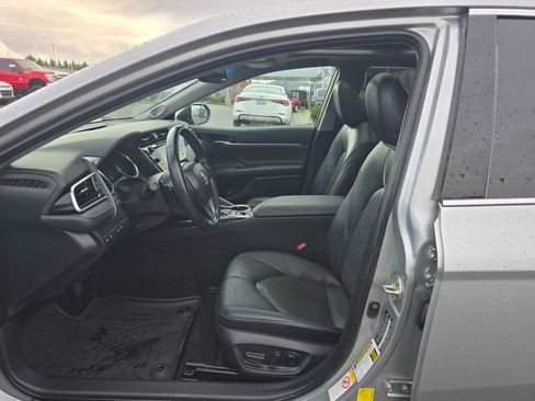 Used 2018 Toyota Camry XSE image 9