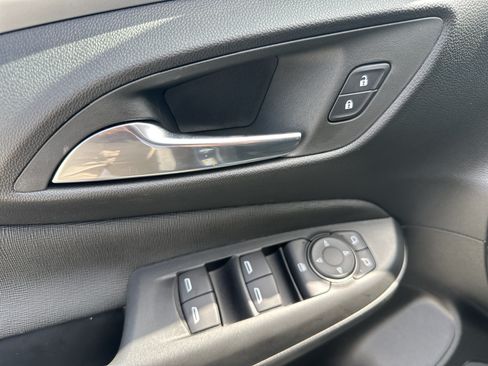 Used 2025 Buick Envista Preferred w/ Convenience I Package FWD image 12